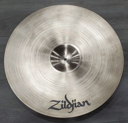 A Zildjian 22