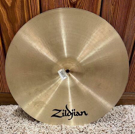A Zildjian 16