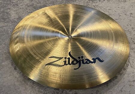 A Zildjian 18
