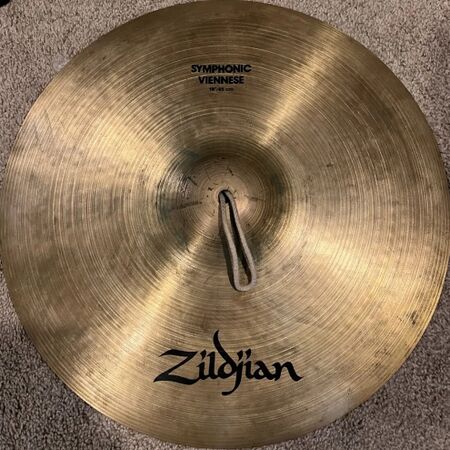 A Zildjian 18
