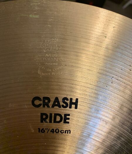 A Zildjian 16