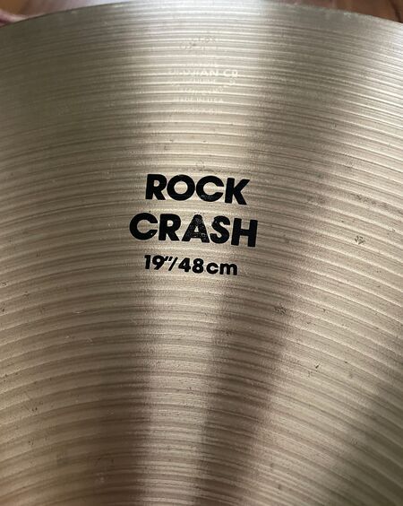 A Zildjian 19