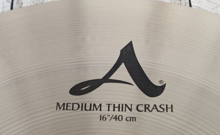 A Zildjian 16