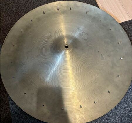 A Zildjian 22
