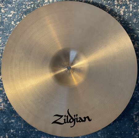 A Zildjian 18